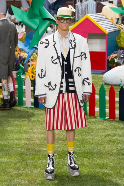 Look 15